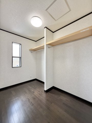 浜松市浜名区根堅の収納|沢山の洋服が掛けられる広々ウォークインクローゼット☆