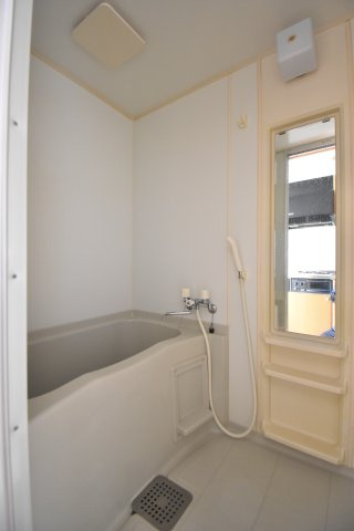 フローライト長居の浴室