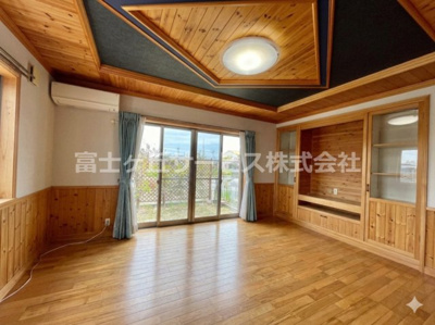 【居間・リビング】 | 磐田市福田　中古住宅 | 【AIイメージ】荷物を無くした状態のイメージ画像です