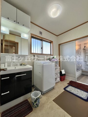 【脱衣所】 | 磐田市福田　中古住宅 | 洗面脱衣室
