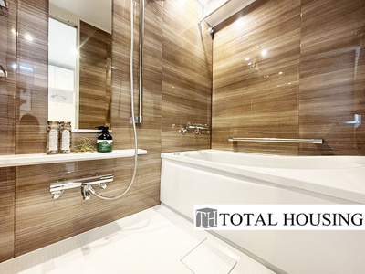 【浴室】 | リブウェル南郷 | 乾燥機付きの浴室は雨の日でも洗濯物が干せるので、忙しい共働きのご家庭では大活躍です。