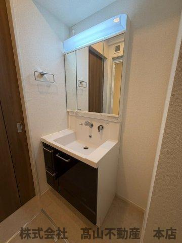 福津市津屋崎５丁目のアパートの独立洗面台