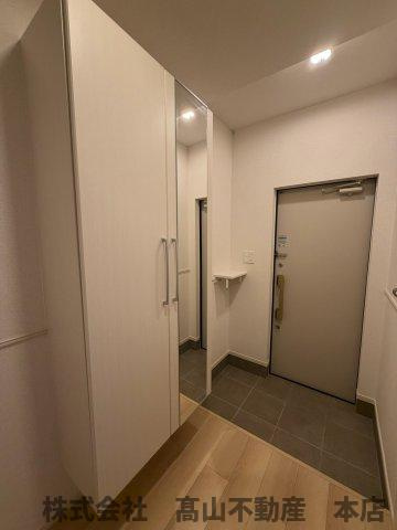 福津市津屋崎５丁目のアパートの玄関