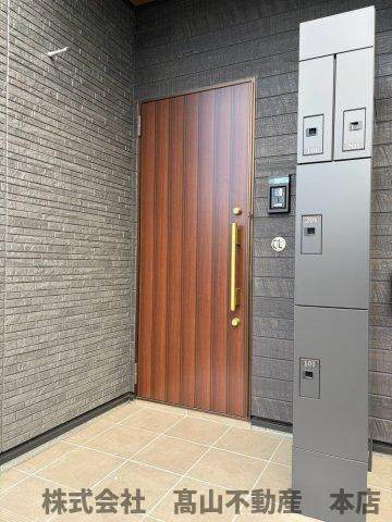 福津市津屋崎５丁目のアパートの玄関