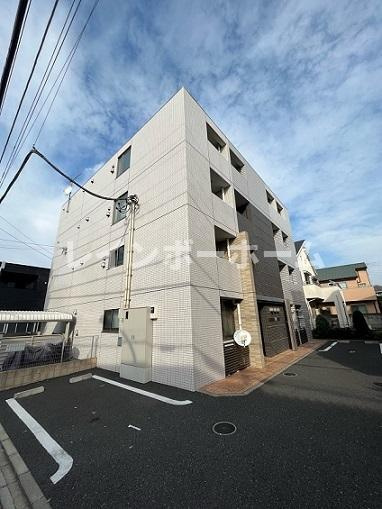 スリー　エムの外観