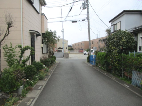北本市中丸　中古戸建の前面道路含む現地写真