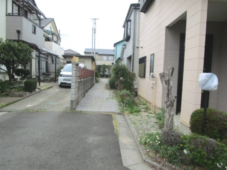 北本市中丸　中古戸建の前面道路含む現地写真