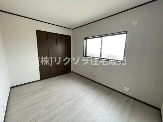 灰塚4丁目　中古一戸建ての洋室|洋室5.0帖
■物件内覧・資金計画相談・住宅ローン相談、リフォーム相談、お問合せ受付中■
※当日・翌日のご内覧、ご相談はお電話でのお問合せがスムーズです！