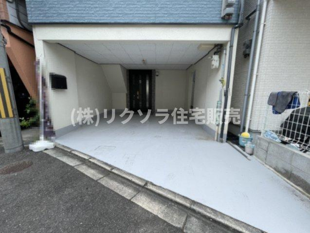 灰塚4丁目　中古一戸建ての駐車場|ハイルーフ車2台駐車可能
■物件内覧・資金計画相談・住宅ローン相談、リフォーム相談、お問合せ受付中■
※当日・翌日のご内覧、ご相談はお電話でのお問合せがスムーズです！