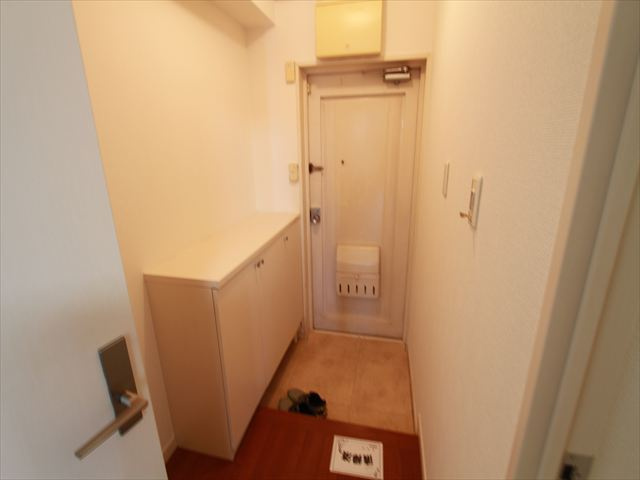 三軒茶屋サンハイツ　高層階　眺望良好　南向きの玄関