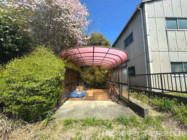 甲州市勝沼町 中古戸建の駐車場