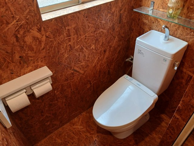 サンダーソンレジデンスのトイレ|落ち着いた色調のトイレです