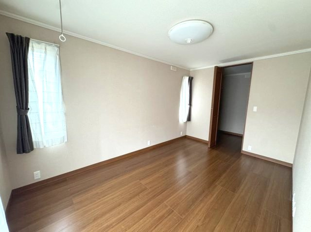坂城町　築浅中古住宅の洋室