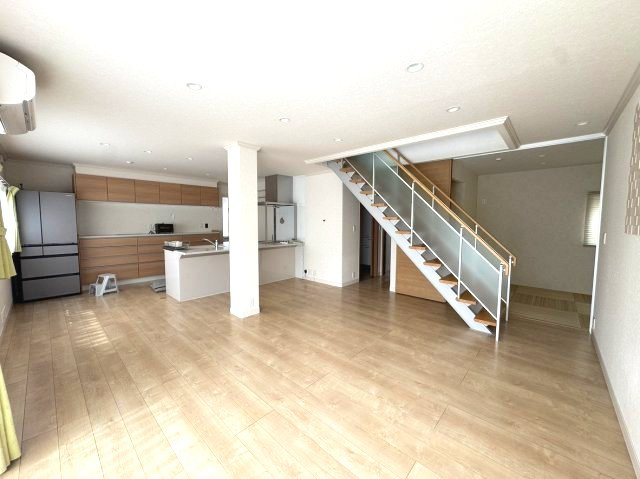 坂城町　築浅中古住宅の居間・リビング