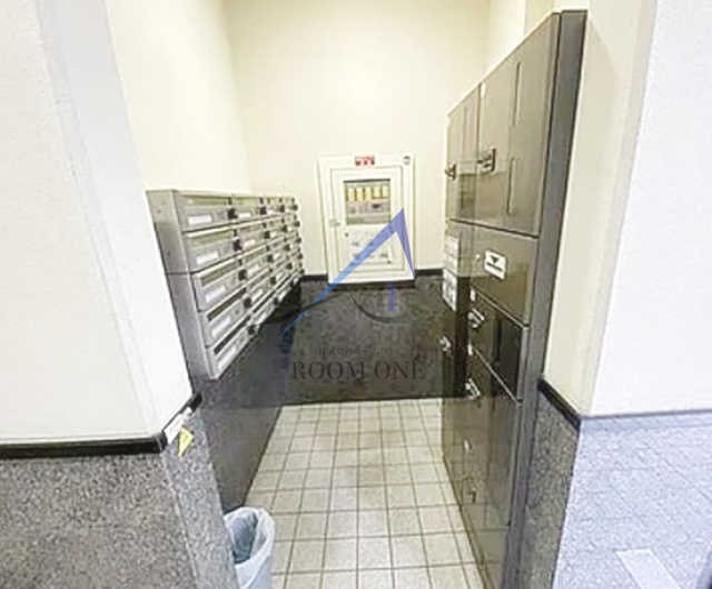 ブライトVのその他共用部分|集合ポストと宅配ボックスです。