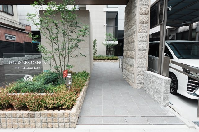 Louis Residence 天王寺町北のエントランス