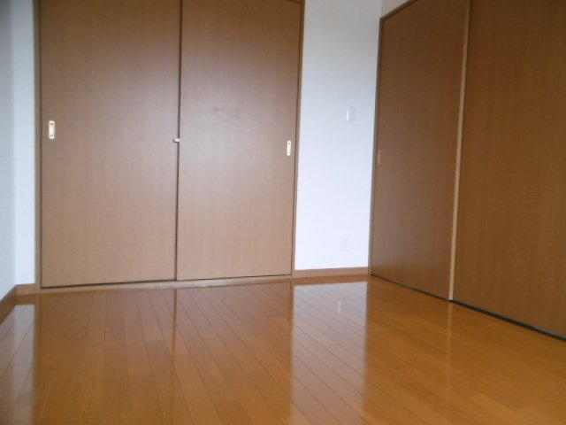 【洋室】 | サンスマイル | 広々とした洋室です