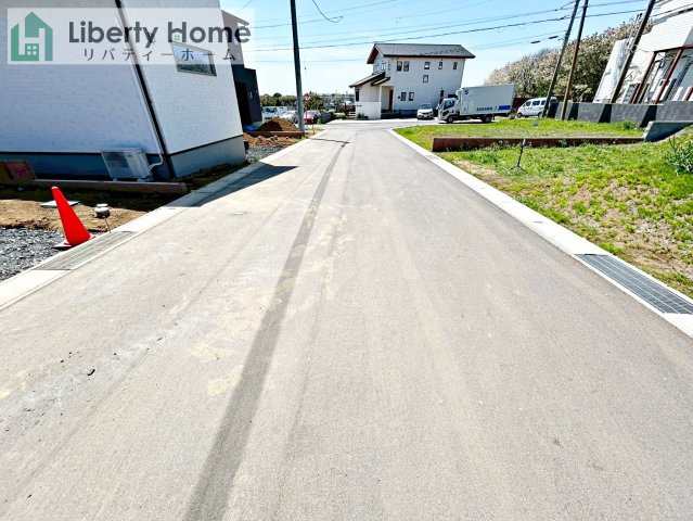 日立市東大沼町4丁目　3号棟　新築戸建の前面道路含む現地写真