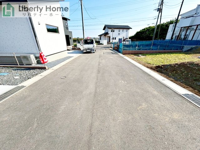 日立市東大沼町4丁目　3号棟　新築戸建の前面道路含む現地写真