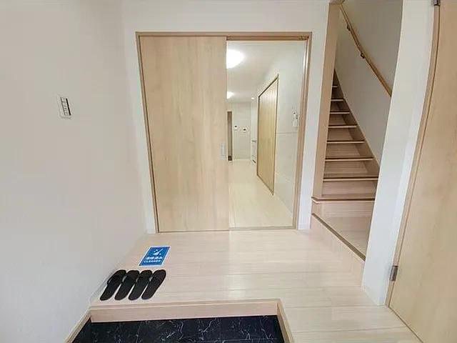 下河原通3丁目戸建ての玄関