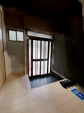下河原通3丁目戸建ての玄関