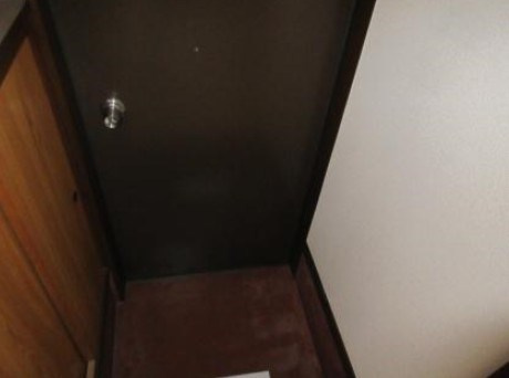 旭ハイツの玄関