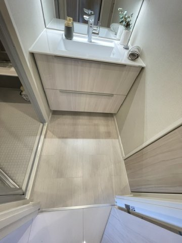 カテリーナ三田タワースイートの独立洗面台