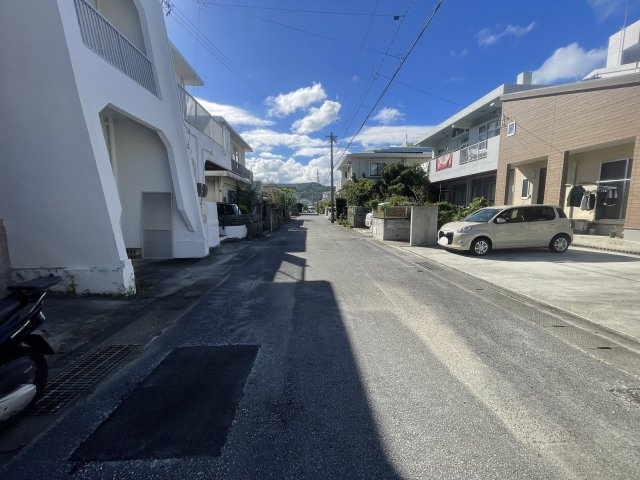 南城市佐敷新開1番（全3棟）A号棟の前面道路含む現地写真|※南西側公道5.9m♪