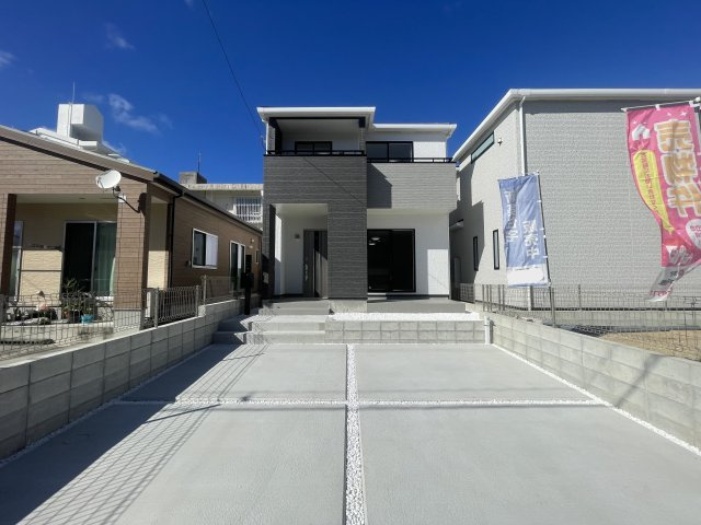南城市佐敷新開1番（全3棟）A号棟の外観|A号棟　並列駐車2台完備♪