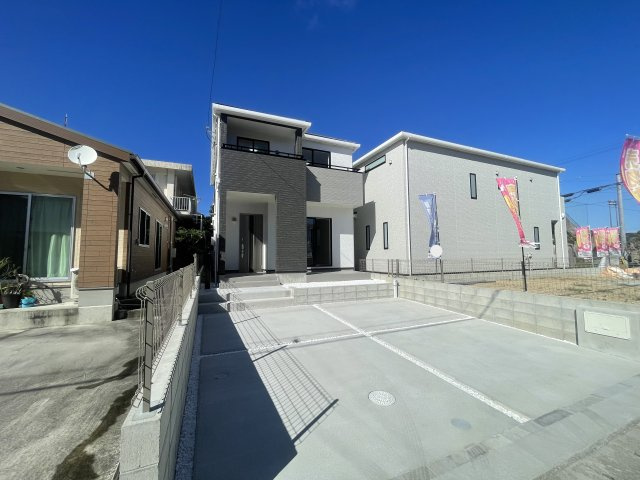 南城市佐敷新開1番（全3棟）A号棟の外観|A号棟　並列駐車2台完備♪