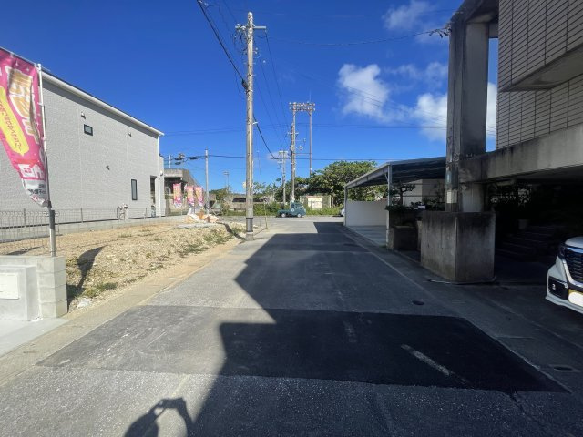 南城市佐敷新開1番（全3棟）A号棟の前面道路含む現地写真|※南西側公道5.9m♪