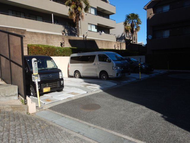レクセルヒルズ中落合見晴坂の駐車場