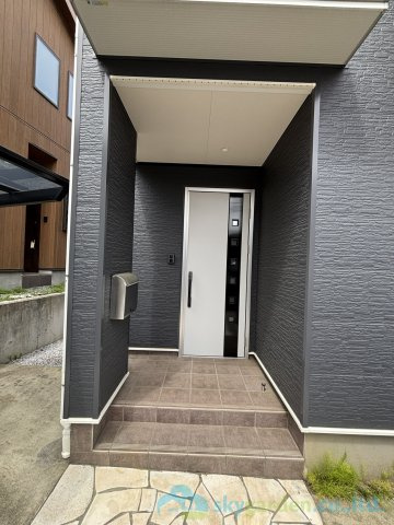 秦野市渋沢　中古戸建の玄関