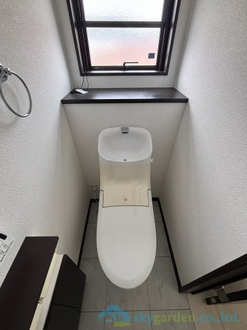 秦野市渋沢　中古戸建のトイレ