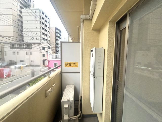 ワコーレプラティーク神戸深江駅前のバルコニー