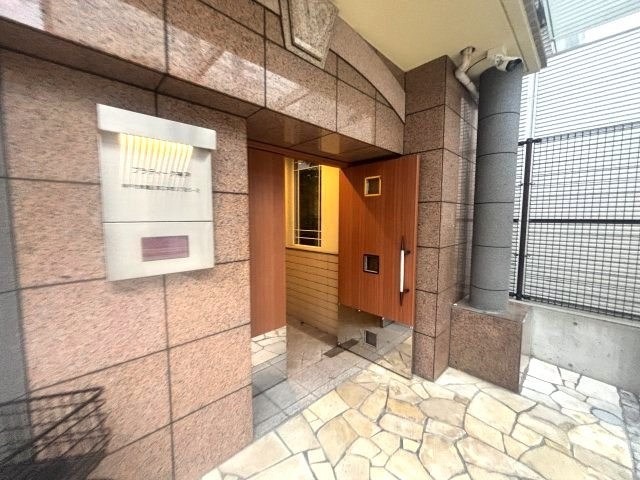 ワコーレプラティーク神戸深江駅前のエントランス