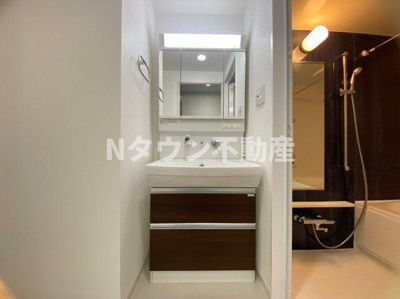 【独立洗面台】 | ルノンドームA | 独立洗面台、小物を置くことができて便利です