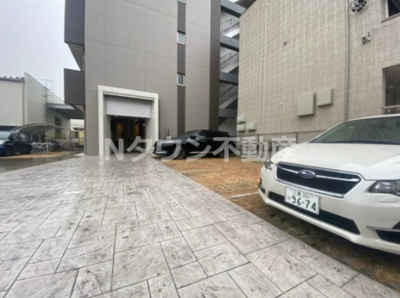 【駐車場】 | ルノンドームA | 駐車場があるので、車を買う予定の方も安心です