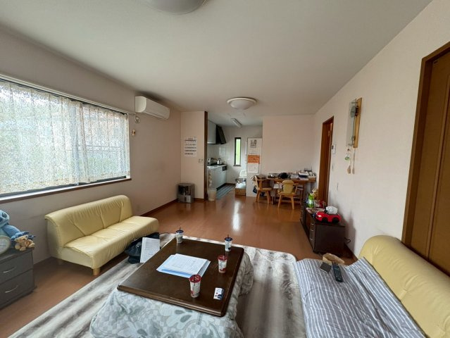 鳩山町松ケ丘　中古戸建　「高坂駅」バス13分　敷地92坪　【鳩山小学区】の居間・リビング