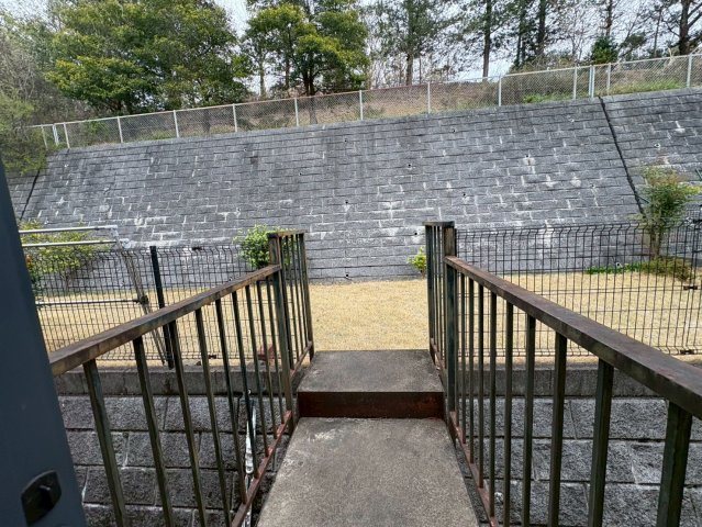 鳩山町松ケ丘　中古戸建　「高坂駅」バス13分　敷地92坪　【鳩山小学区】の庭