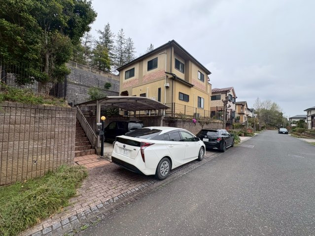 鳩山町松ケ丘　中古戸建　「高坂駅」バス13分　敷地92坪　【鳩山小学区】の前面道路含む現地写真