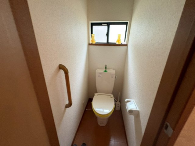 鳩山町松ケ丘　中古戸建　「高坂駅」バス13分　敷地92坪　【鳩山小学区】のトイレ