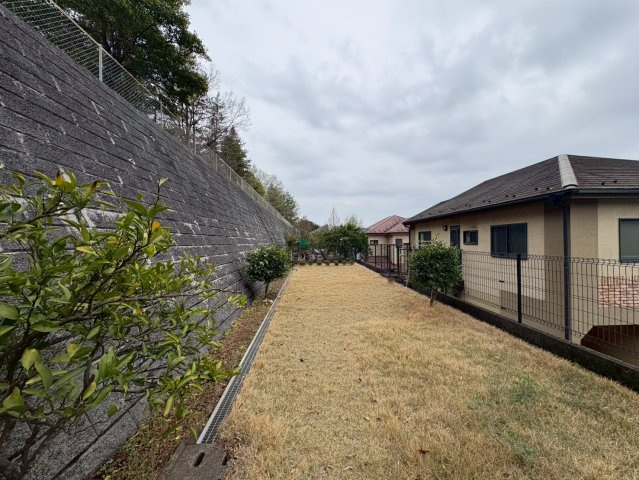 鳩山町松ケ丘　中古戸建　「高坂駅」バス13分　敷地92坪　【鳩山小学区】の庭