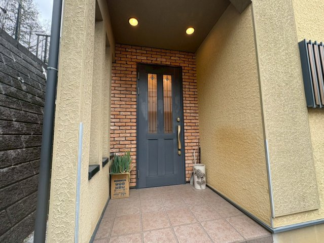 鳩山町松ケ丘　中古戸建　「高坂駅」バス13分　敷地92坪　【鳩山小学区】の玄関