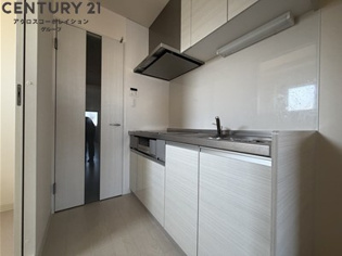 キッチンにも収納がたっぷりあって便利です♪