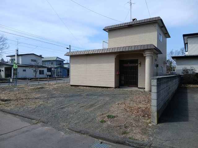 【釧路市桜ケ岡】角地で陽当り良好！駐車3台可＆ボイラー交換済の広々4LDK