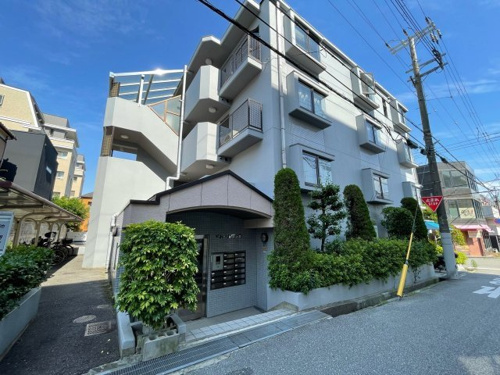オートロック付きで外部からの出入りがなく安心です
