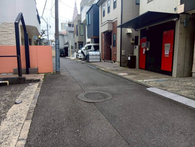 渋谷区代々木　中古戸建の前面道路含む現地写真