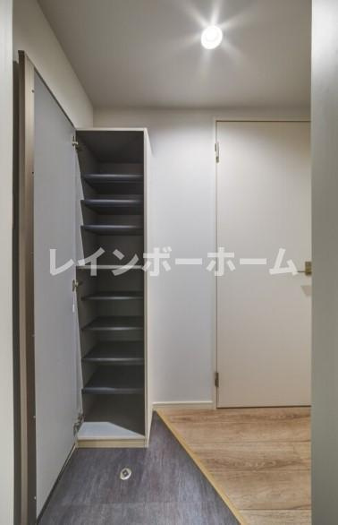 robot home 愛宕町Bの玄関