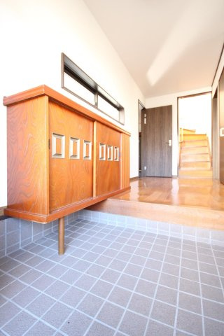 野中町住宅の玄関|落ち着いた玄関です